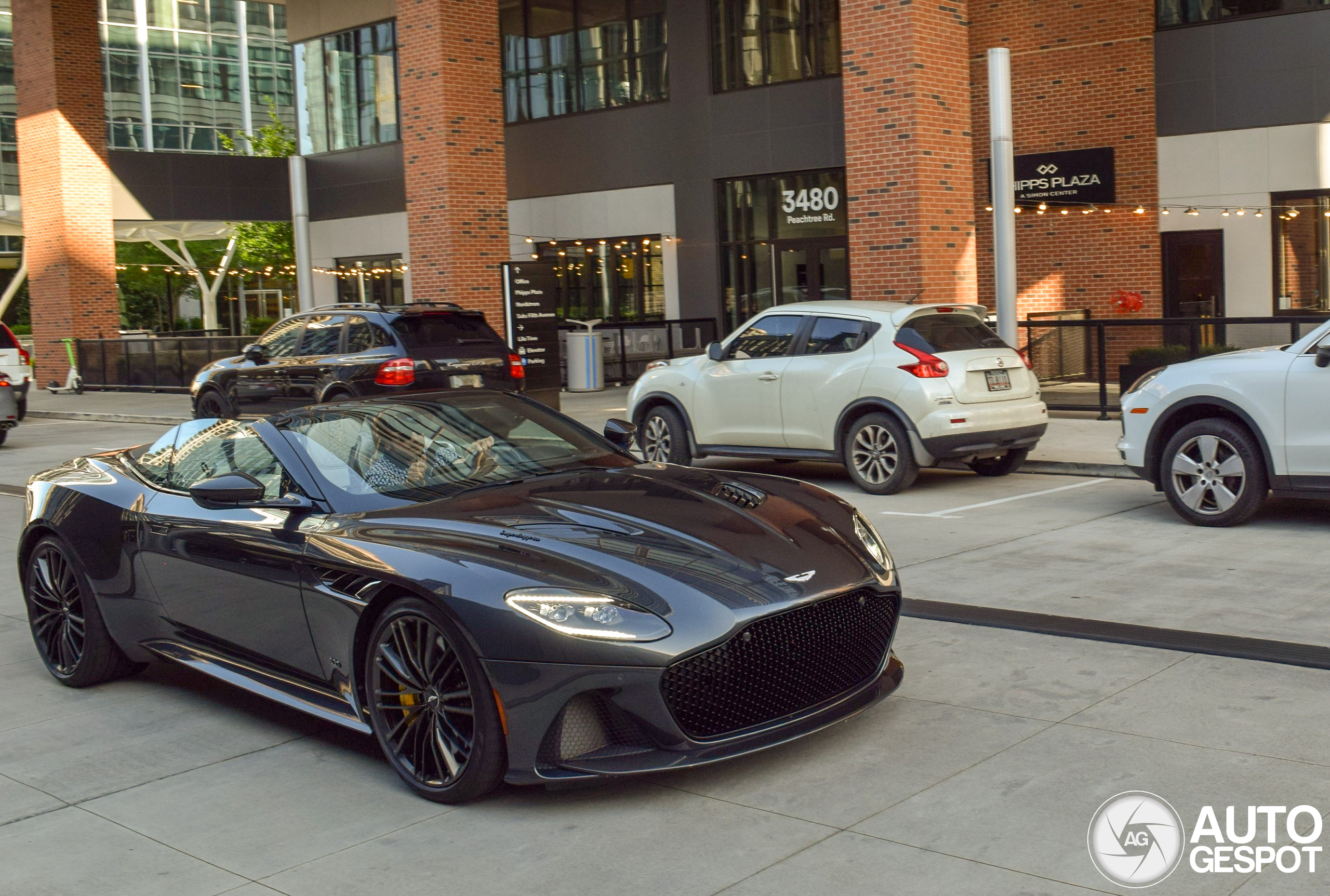 Aston Martin DBS Superleggera Volante