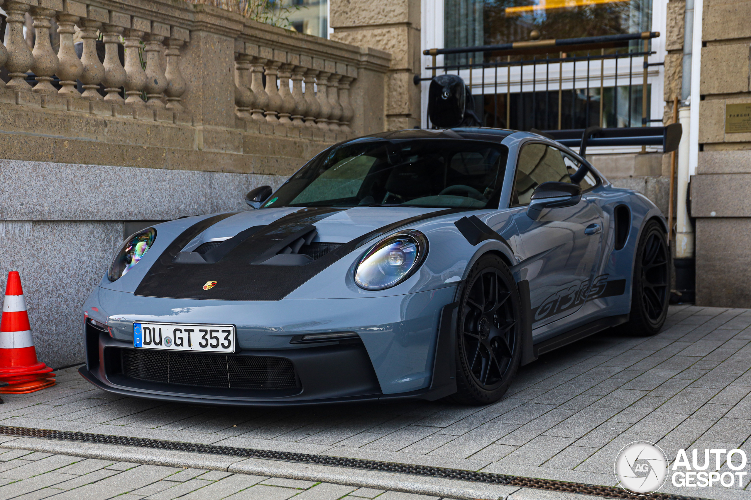 Porsche 992 GT3 RS Weissach Package