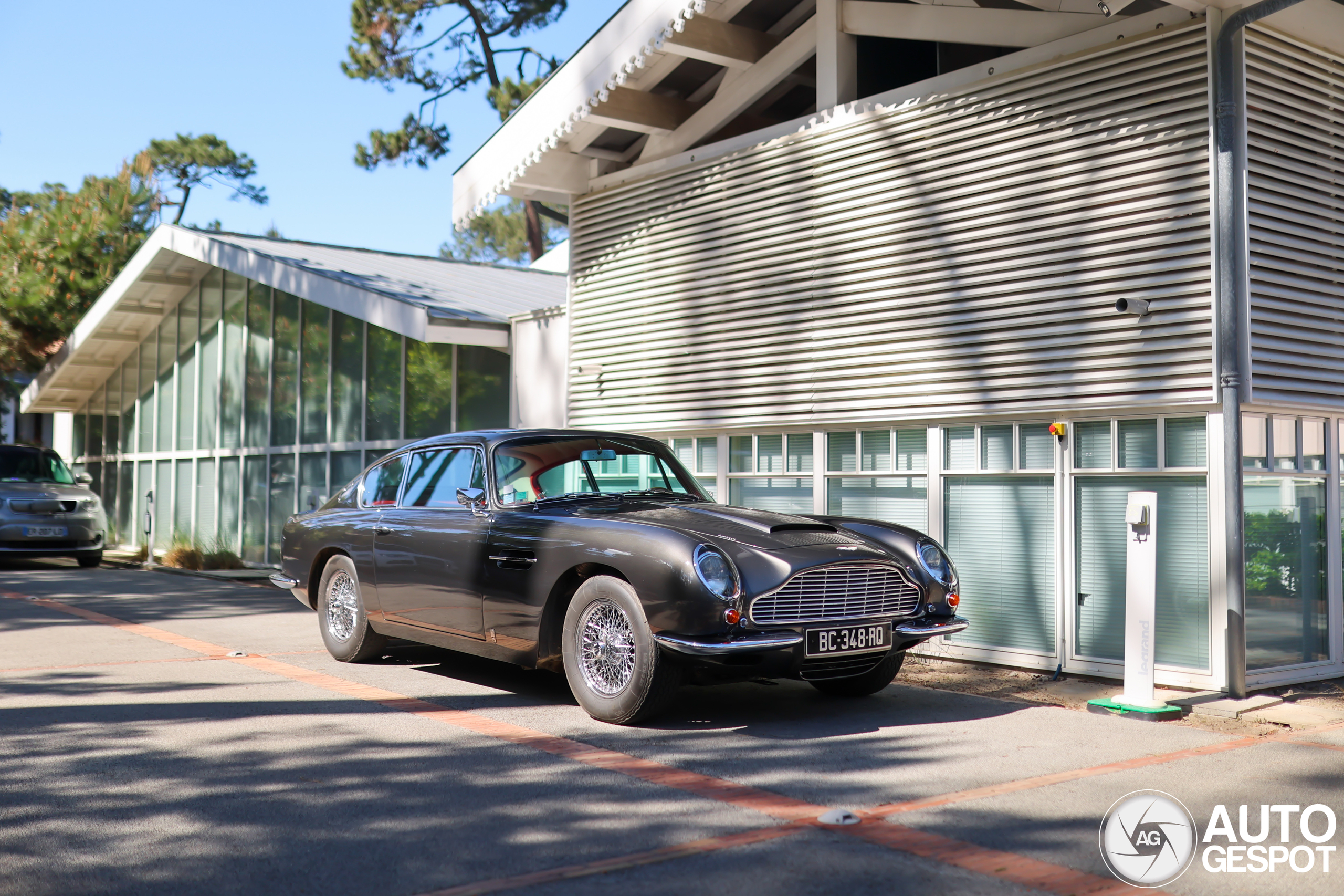 Aston Martin DB6 MKI