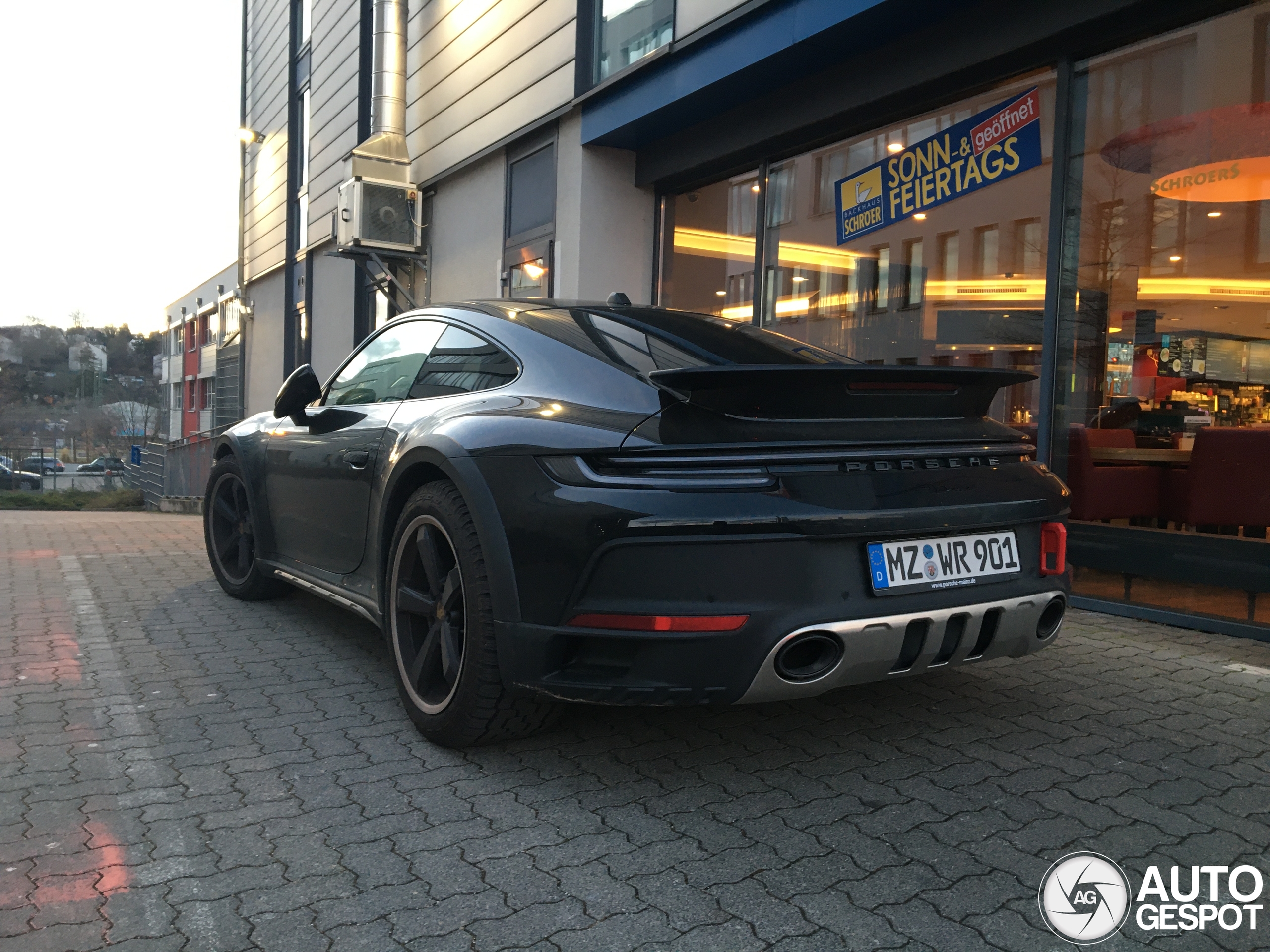 Porsche 992 Dakar