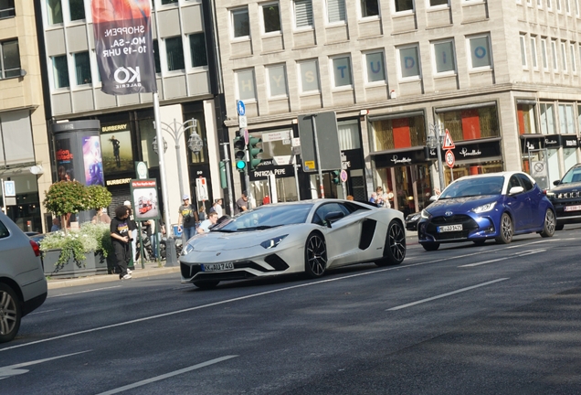 Lamborghini Aventador S LP740-4