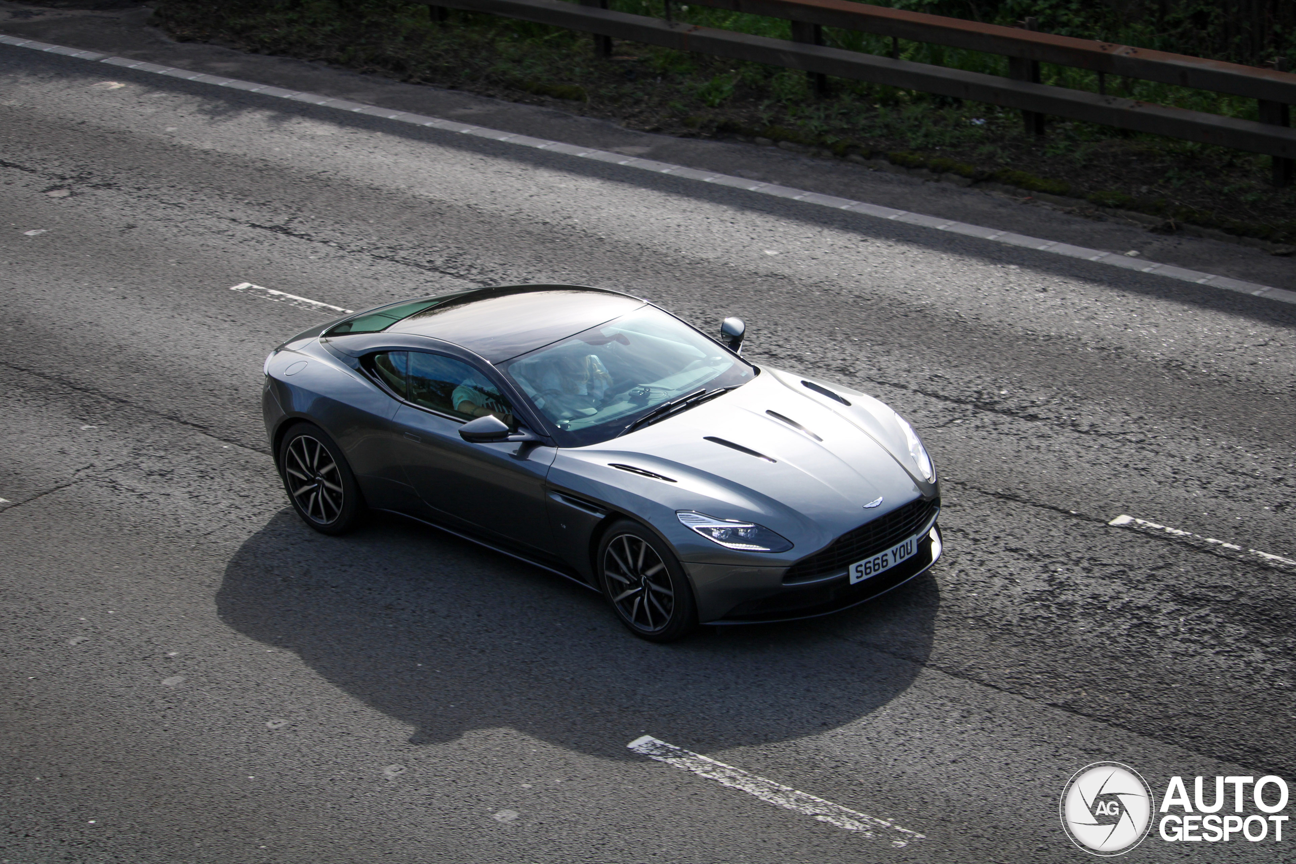 Aston Martin DB11