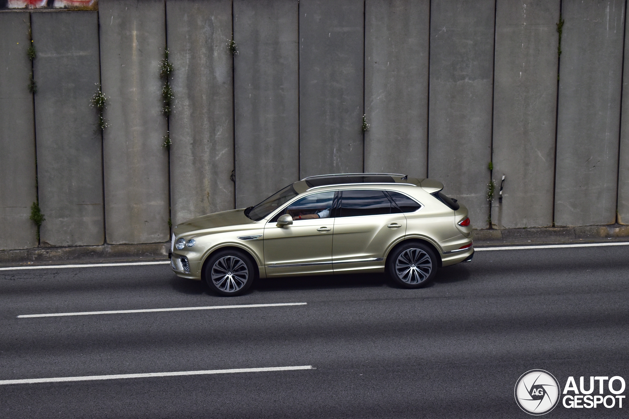 Bentley Bentayga V8 2021