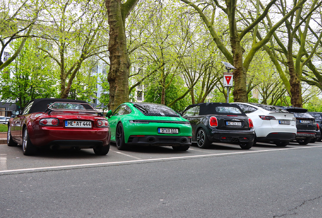 Porsche 992 Carrera GTS