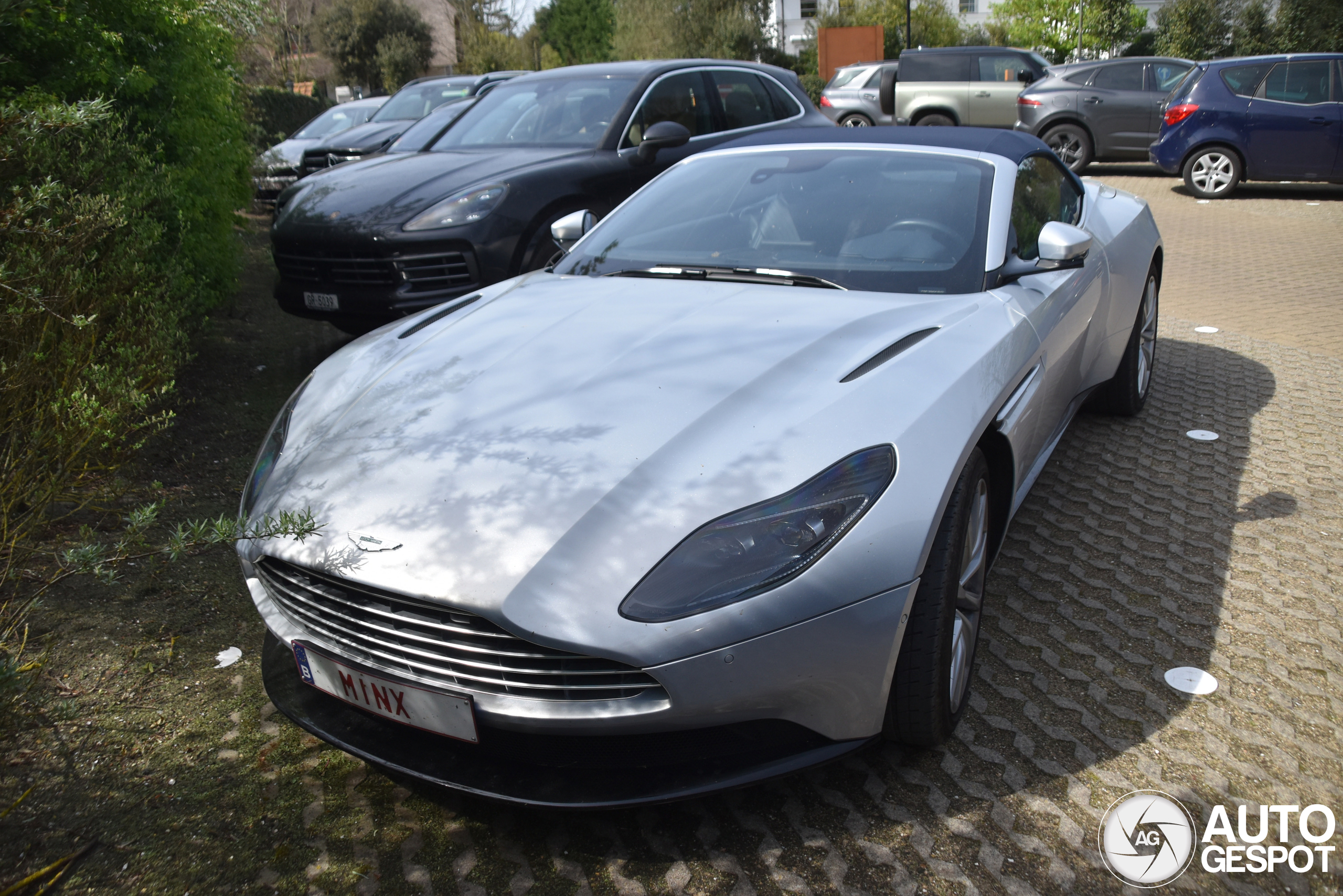 Aston Martin DB11 V8 Volante