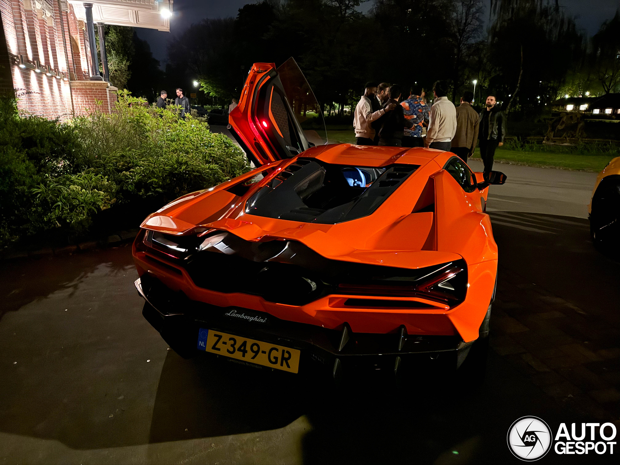 Koningsdag: we beginnen de dag met een Lamborghini Revuelto in NL