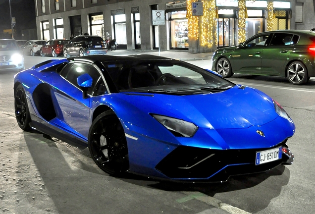 Lamborghini Aventador LP780-4 Ultimae Roadster