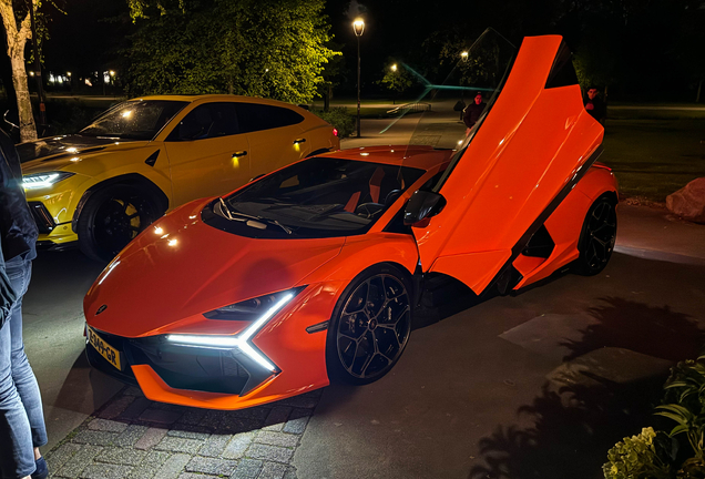 Lamborghini Revuelto