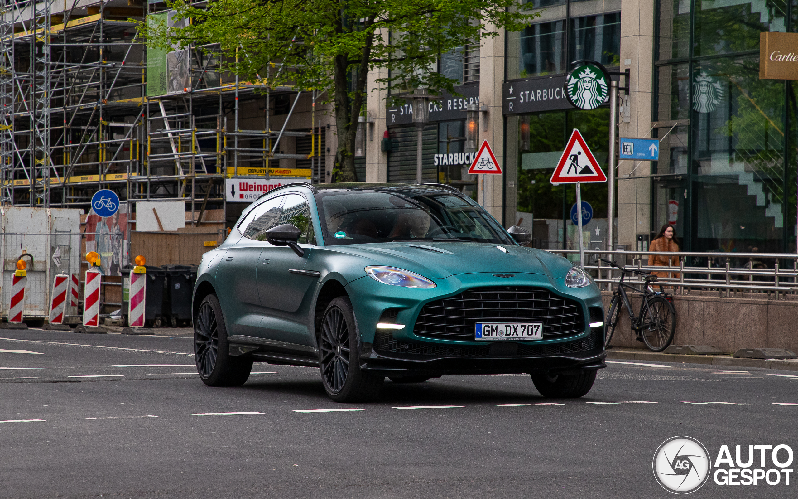 Aston Martin DBX707