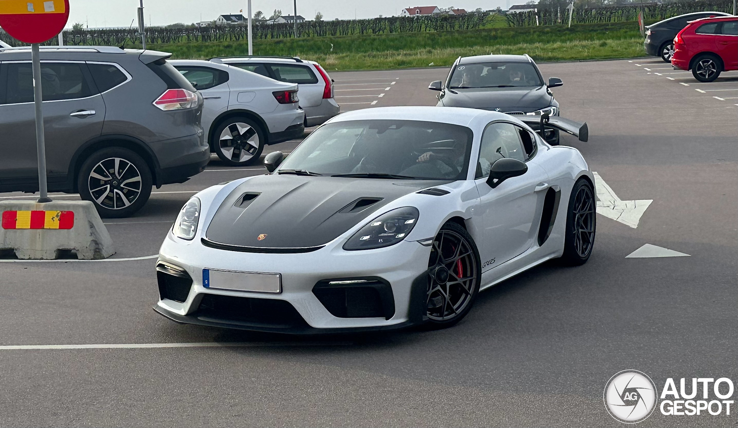 Porsche 718 Cayman GT4 RS Weissach Package