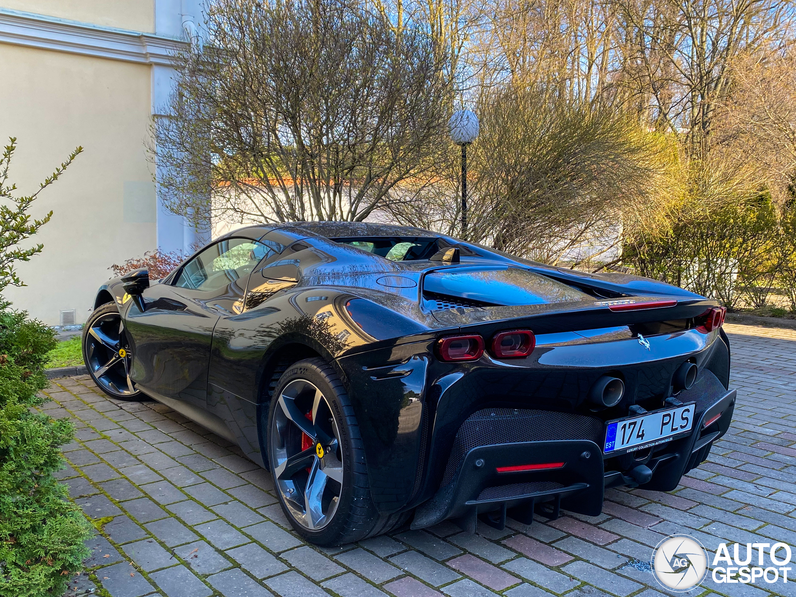 Ferrari SF90 Spider