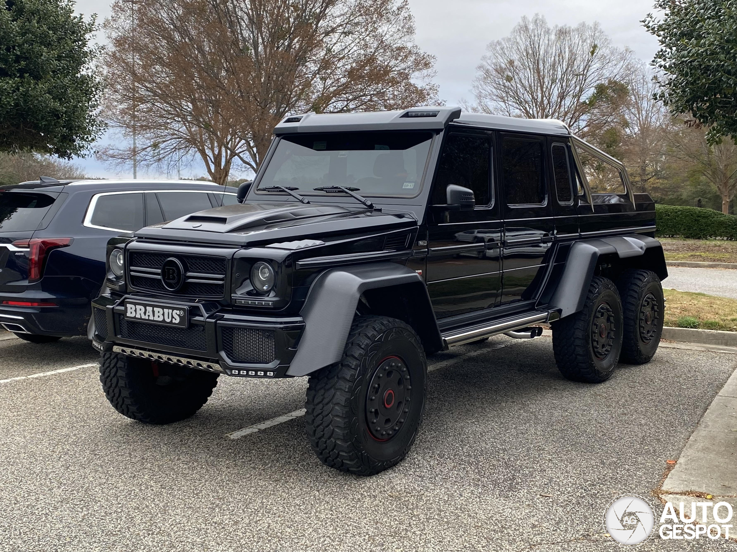 Brabus 6x6 eigenaar kan parkeerlessen gebruiken