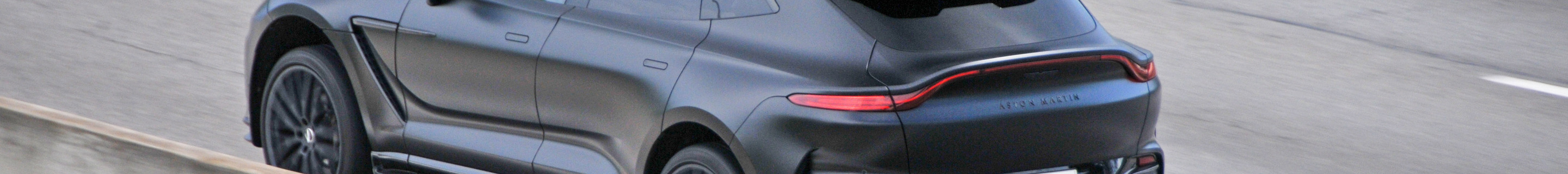 Aston Martin DBX707