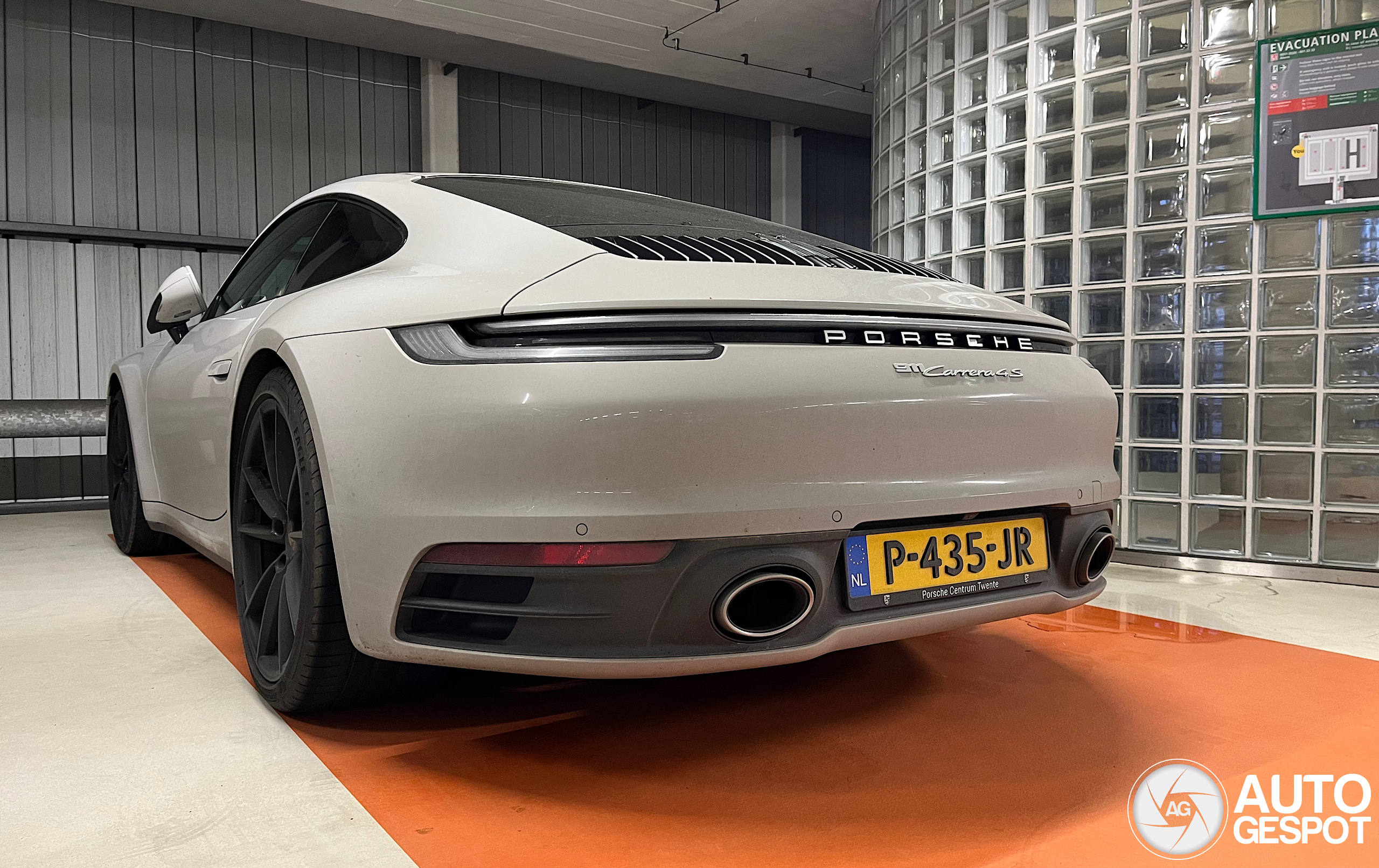 Porsche 992 Carrera 4S