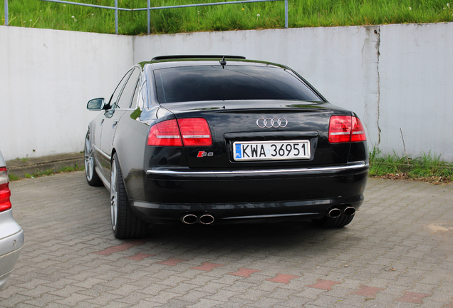 Audi S8 D3