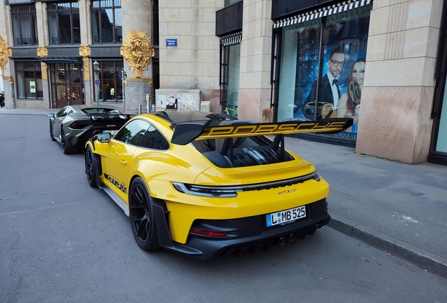 Porsche 992 GT3 RS Weissach Package