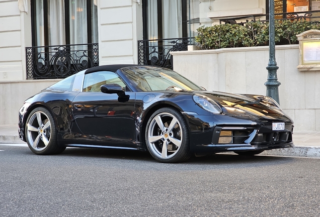 Porsche 992 Targa 4S Heritage Design Edition