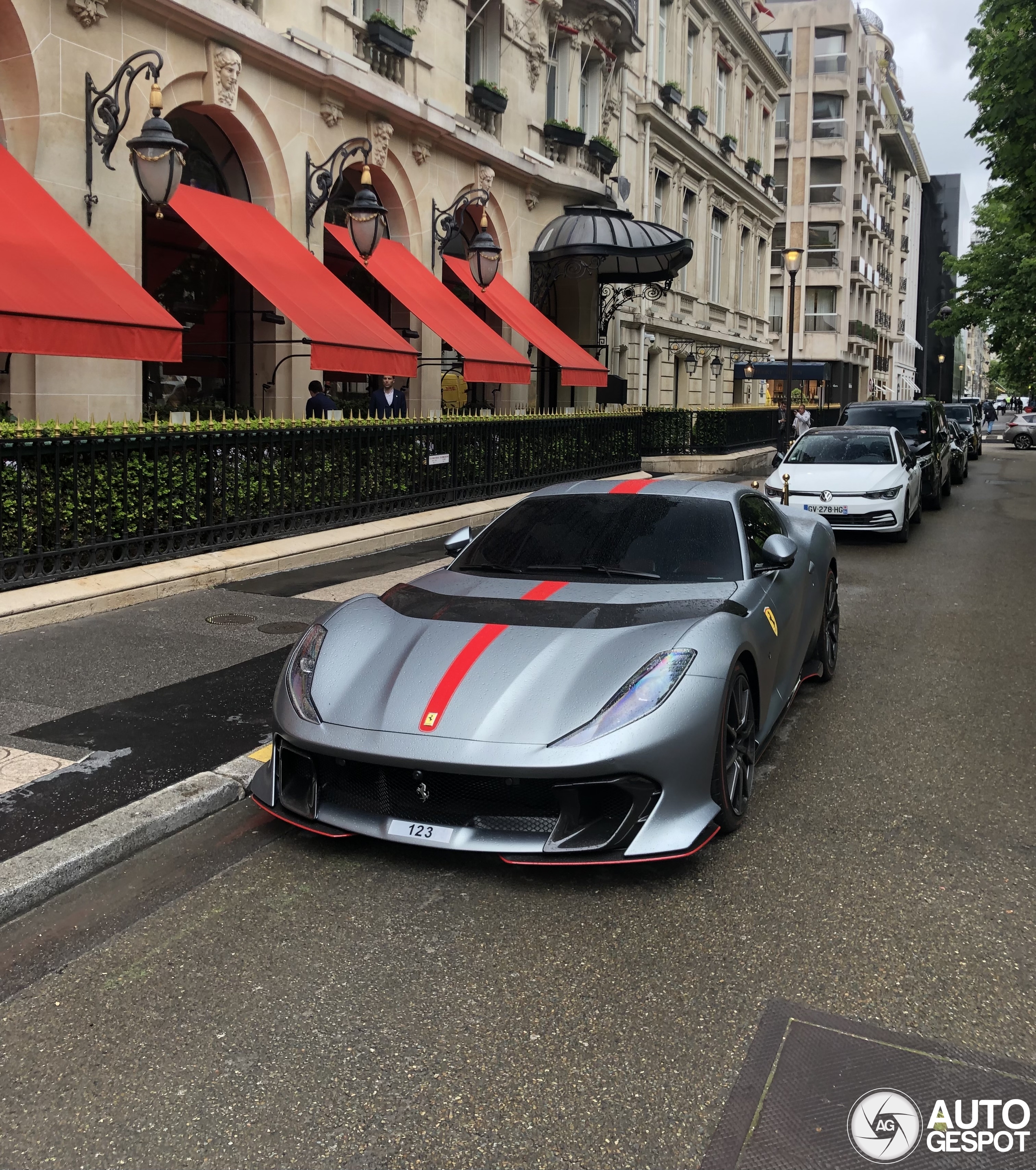 Ferrari 812 Competizione heeft bizarre kentekengeschiedenis