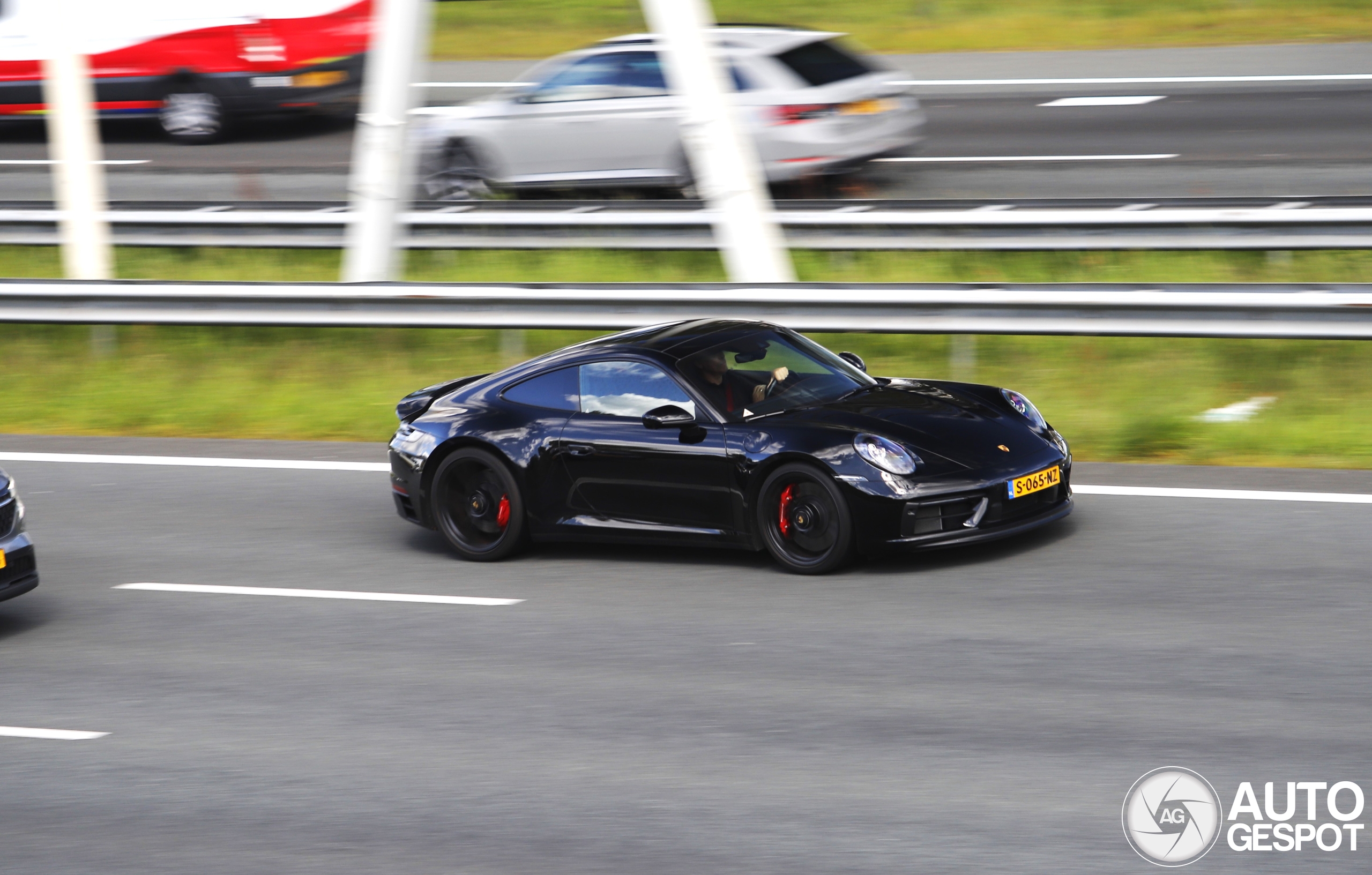 Porsche 992 Carrera 4 GTS