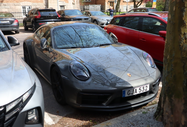 Porsche 992 Carrera 4 GTS