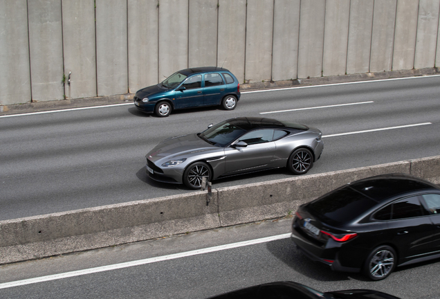 Aston Martin DB11 V8