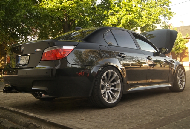 BMW M5 E60 2005