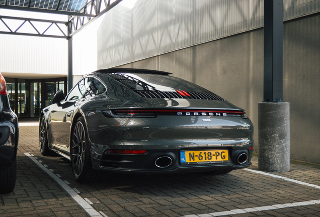 Porsche 992 Carrera 4S