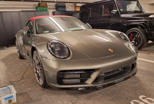 Porsche 992 Carrera 4S Cabriolet