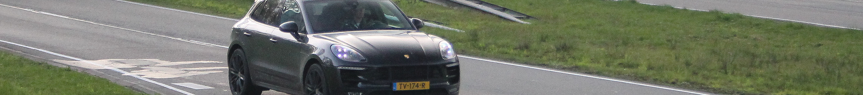 Porsche 95B Macan GTS