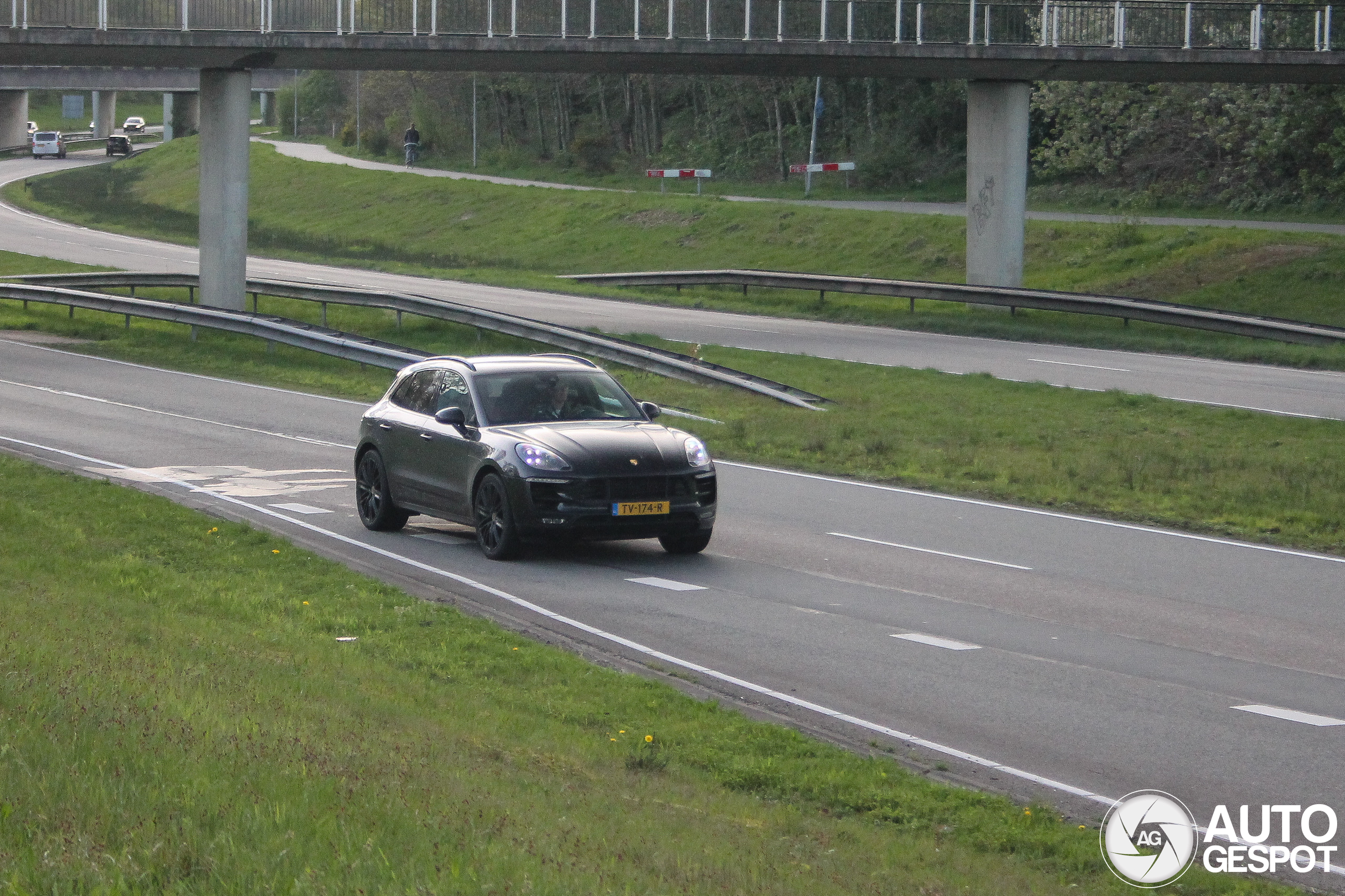 Porsche 95B Macan GTS