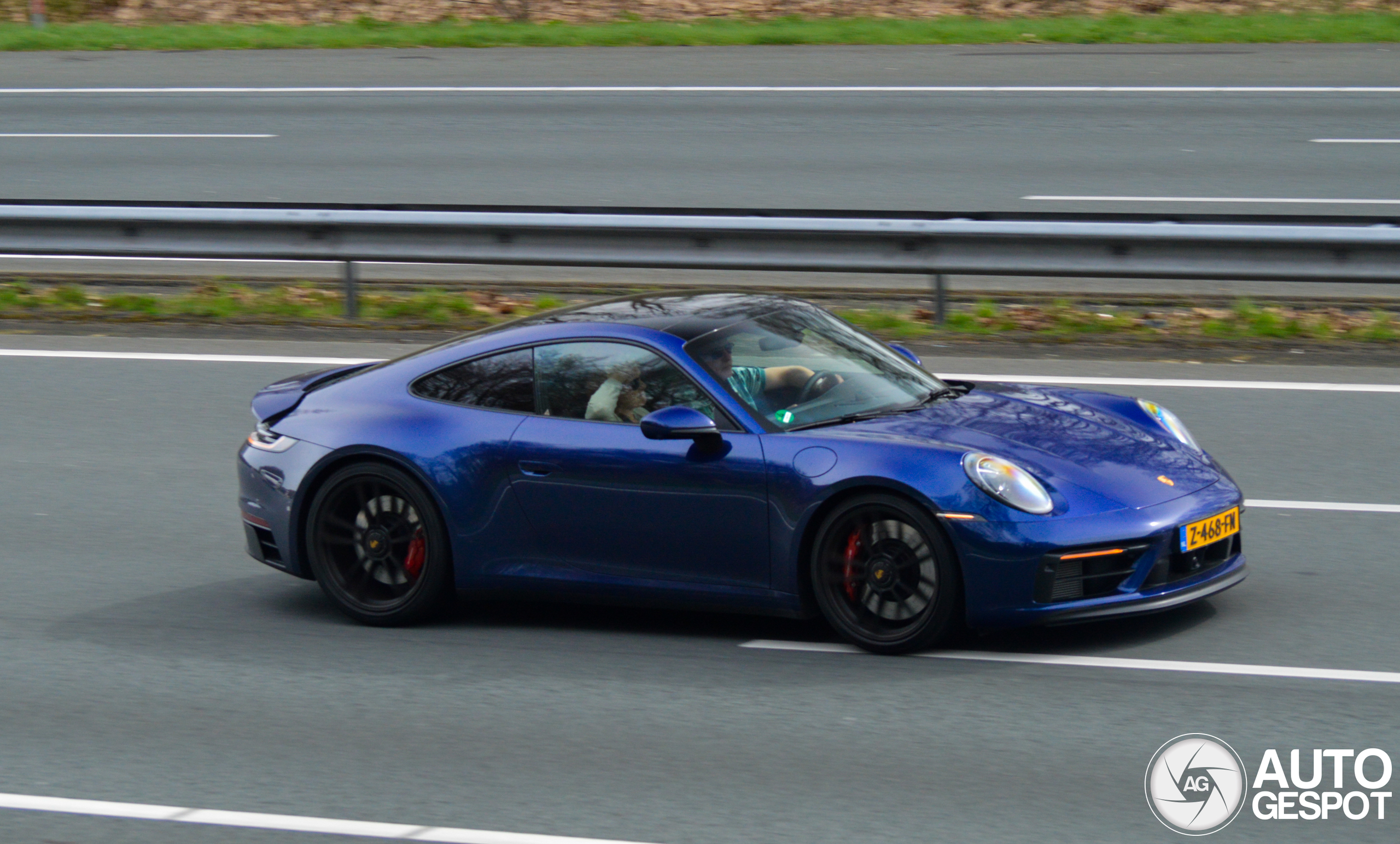 Porsche 992 Carrera 4 GTS