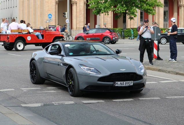 Aston Martin DB11 AMR