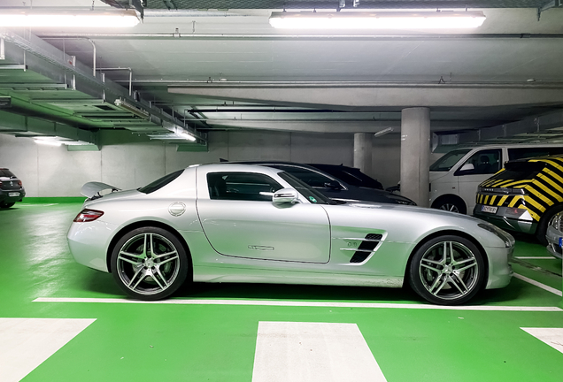 Mercedes-Benz SLS AMG