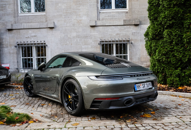 Porsche 992 Carrera 4 GTS