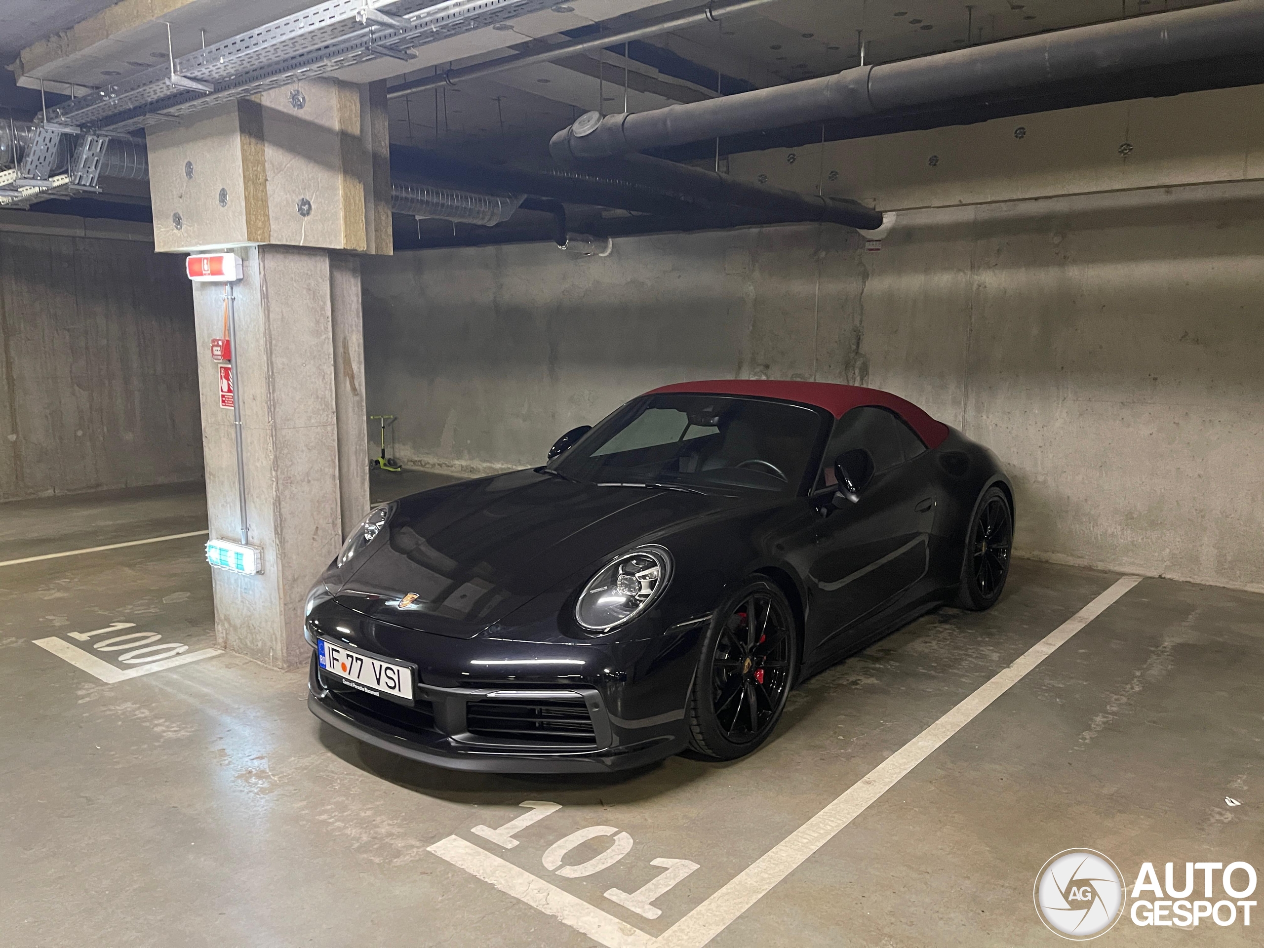 Porsche 992 Carrera 4S Cabriolet