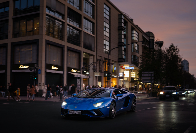 Lamborghini Aventador S LP740-4