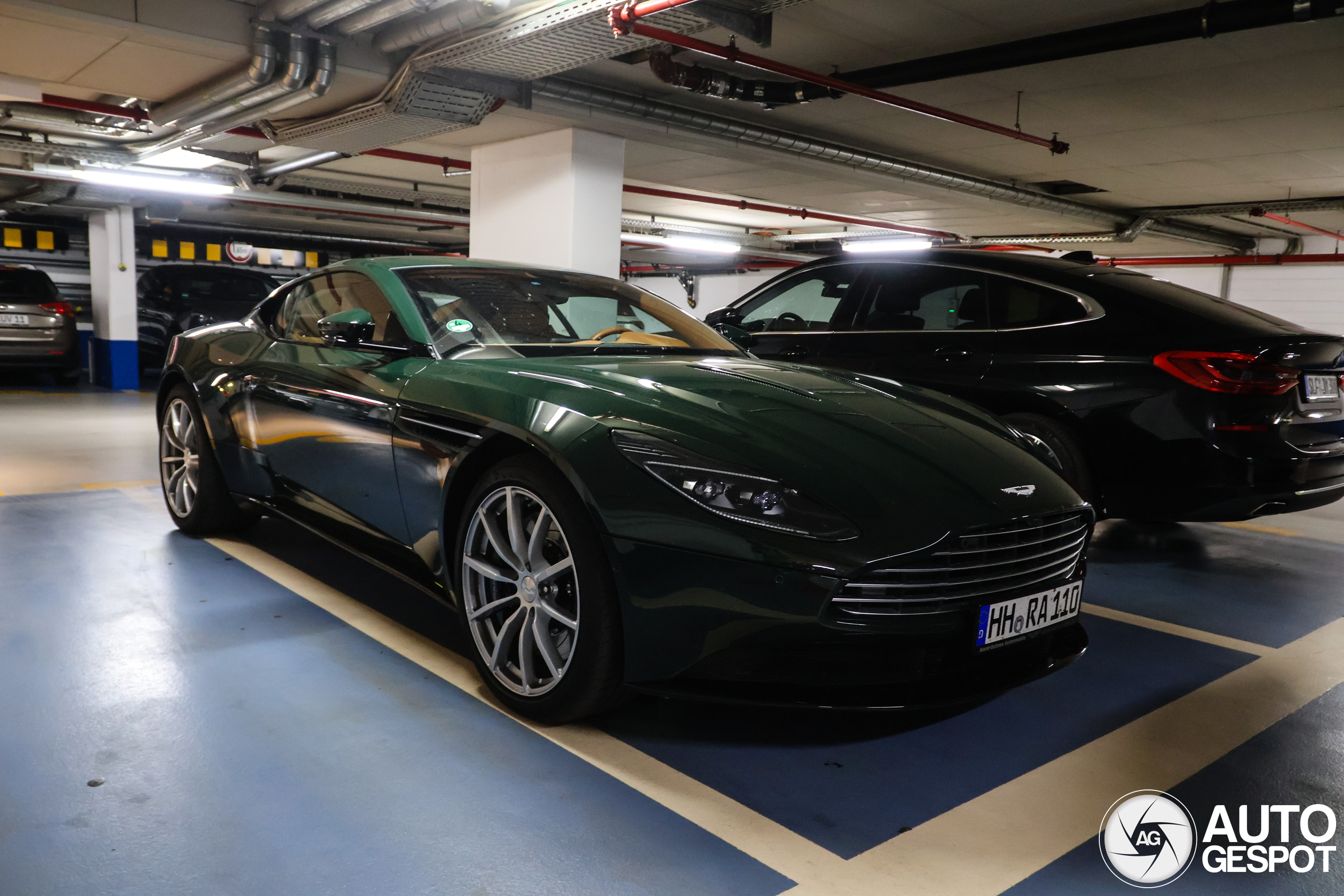 Aston Martin DB11 AMR