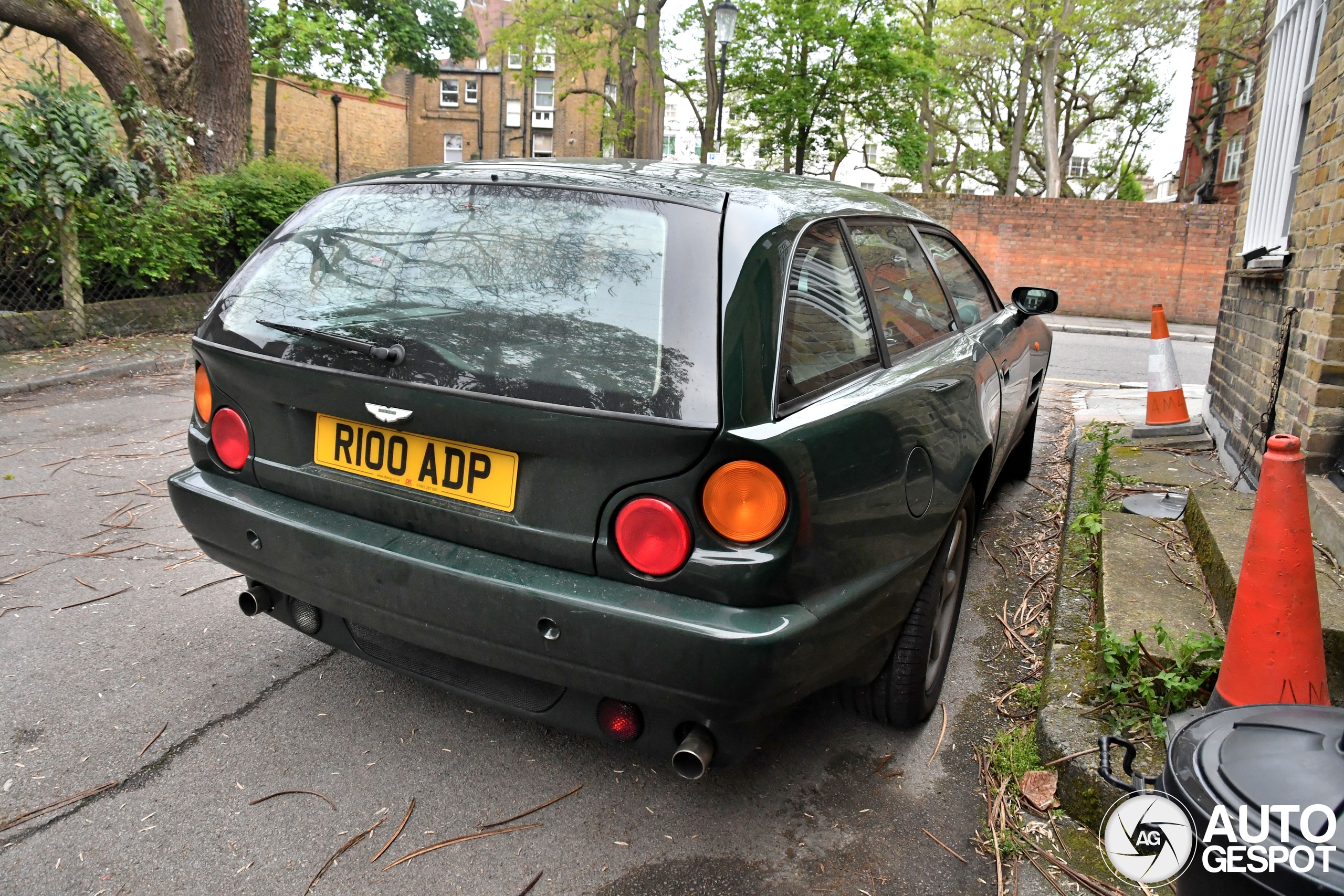 Eens in de zoveel tijd duikt er een Aston Martin V8 Shooting Brake op