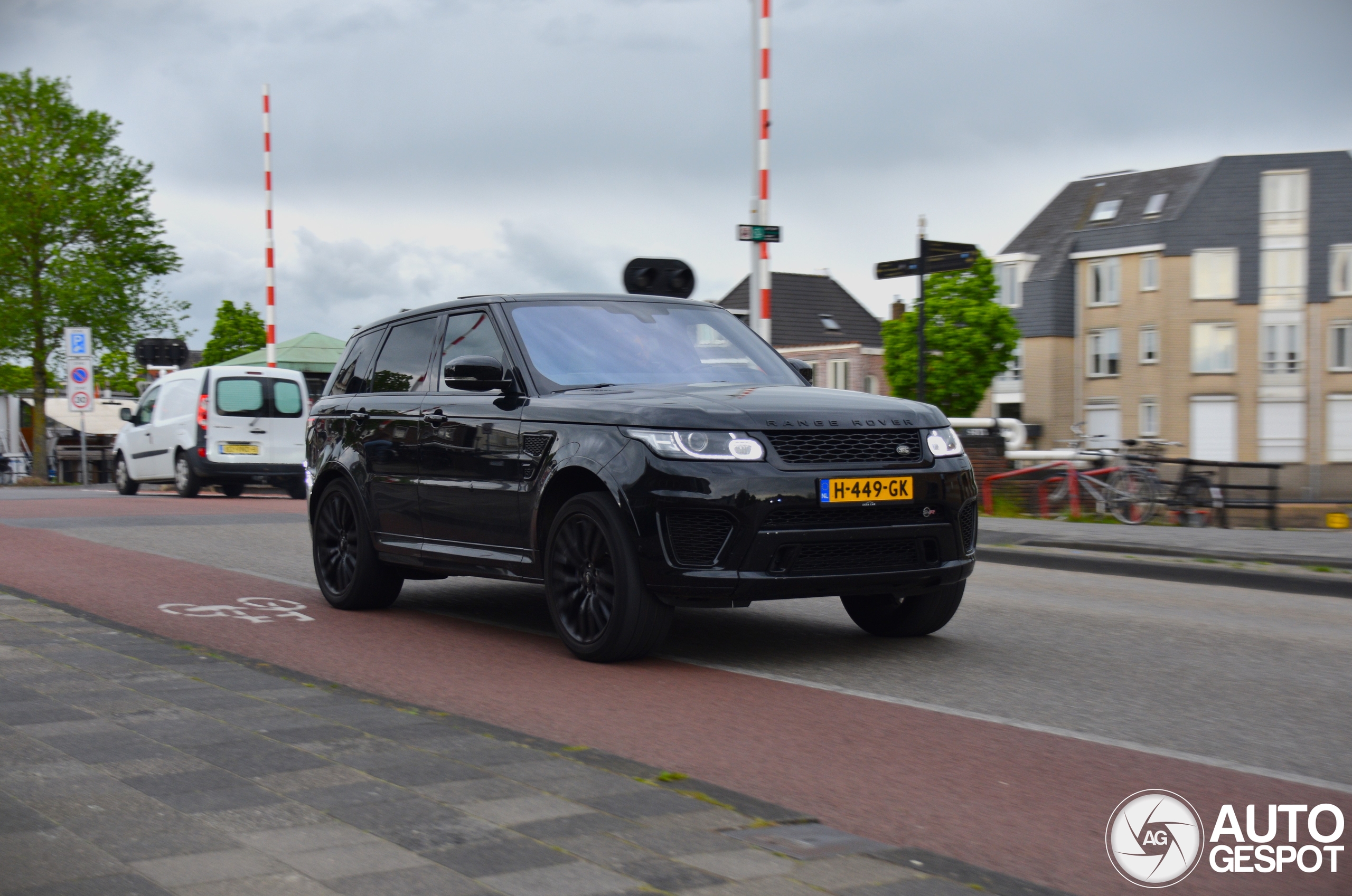 Land Rover Range Rover Sport SVR