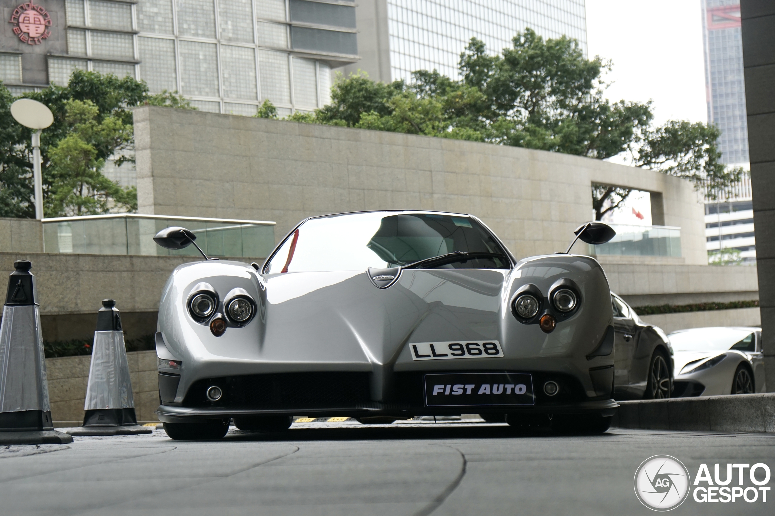 Prelepa Zonda F se pojavljuje u Hong Kongu