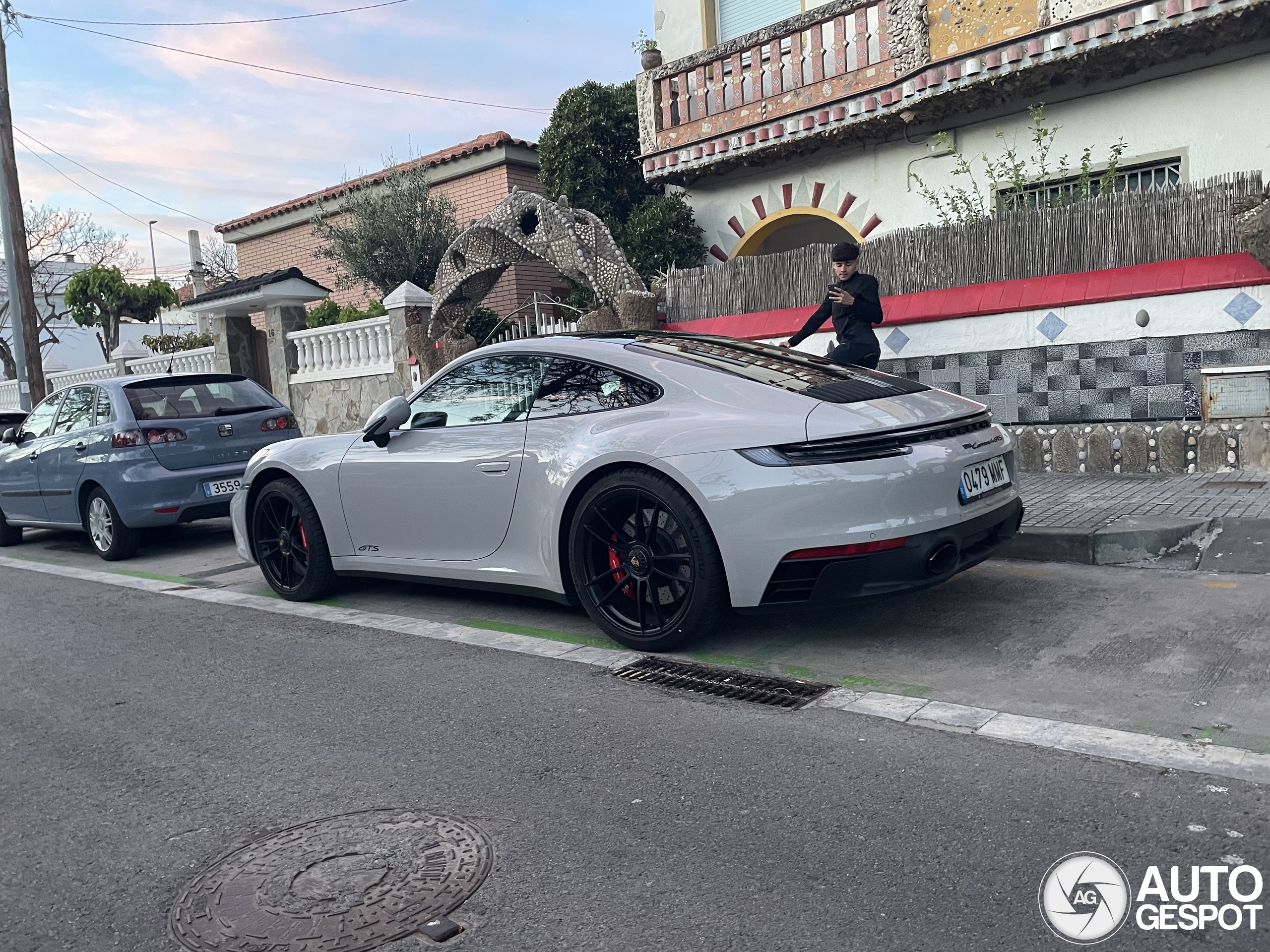 Porsche 992 Carrera 4 GTS