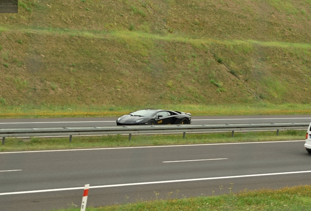 Lamborghini Aventador S LP740-4