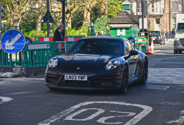 Porsche 992 Carrera 4 GTS