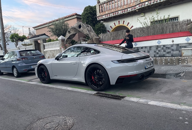 Porsche 992 Carrera 4 GTS