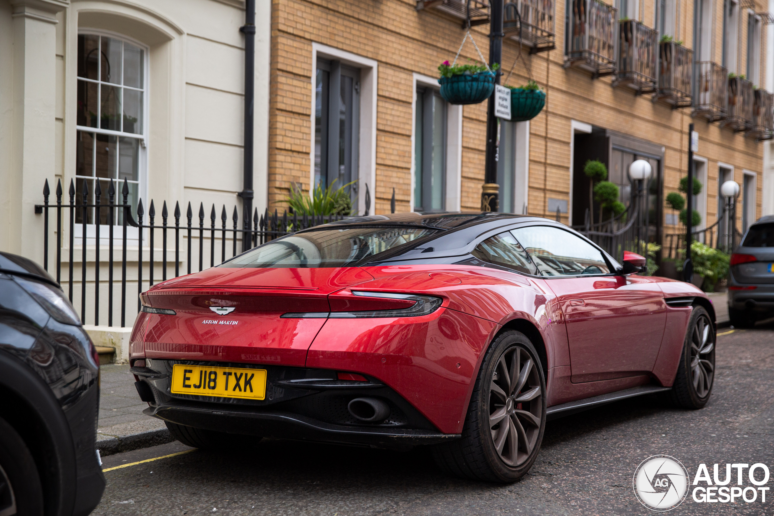 Aston Martin DB11 V8