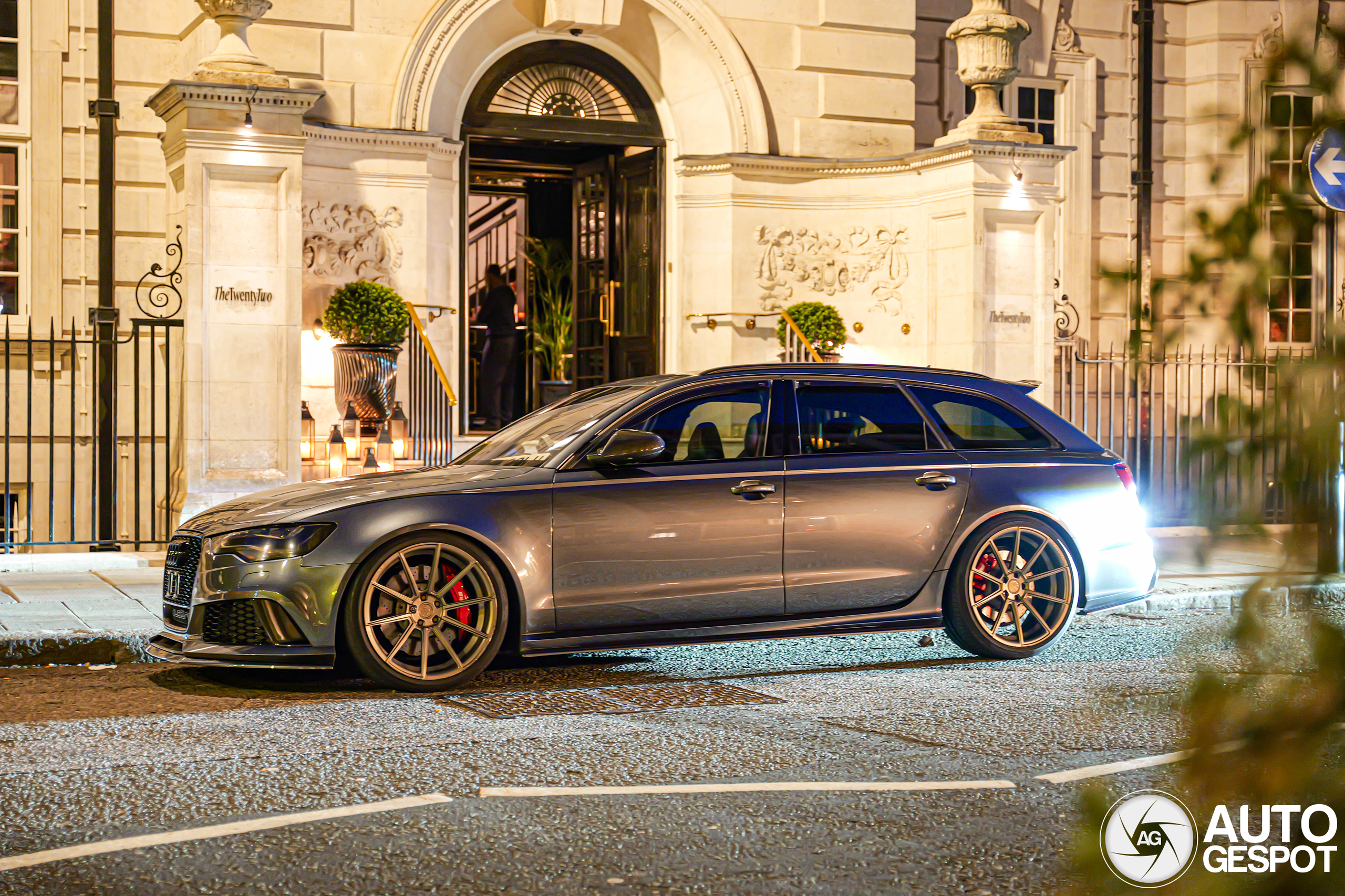 Bruut: Nachtelijke Audi RS6 in London