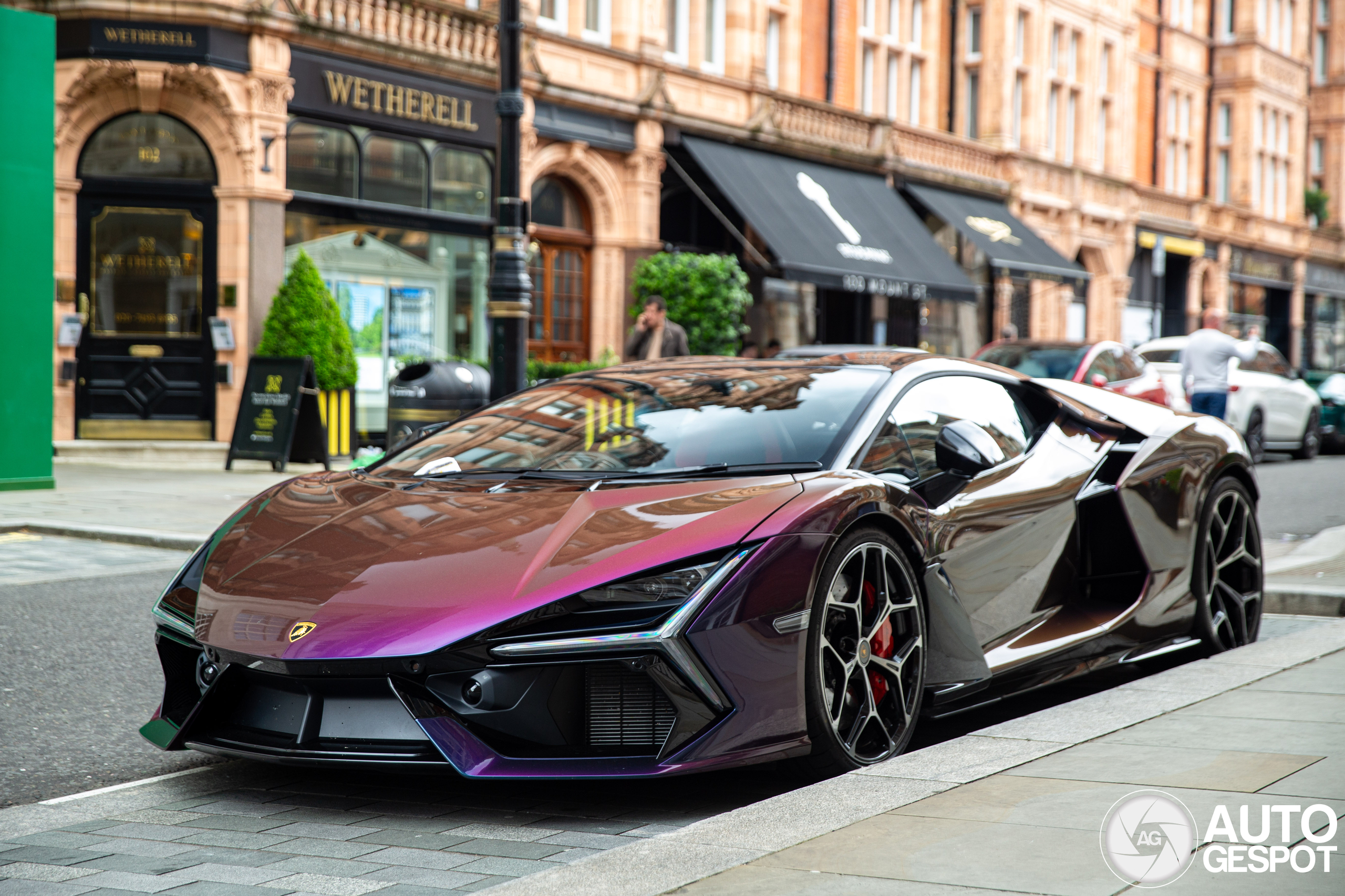 Der neue Lamborghini Revuelto kommt in London gut an