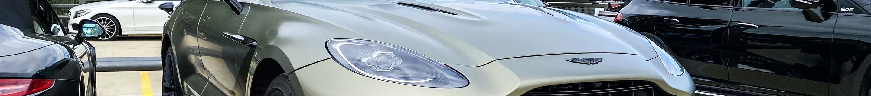 Aston Martin DBX707