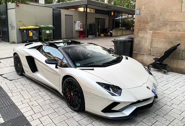 Lamborghini Aventador S LP740-4 Roadster