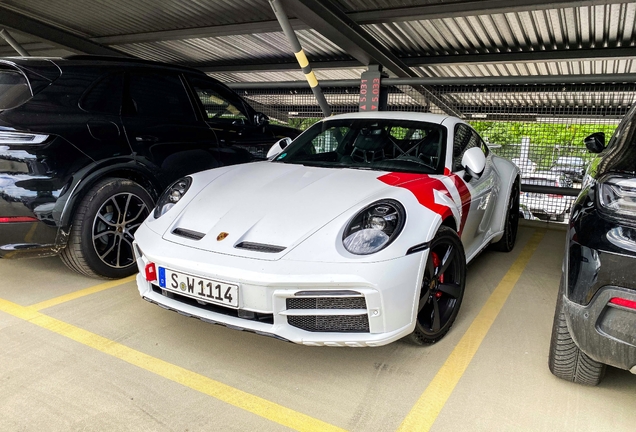 Porsche 992 Dakar